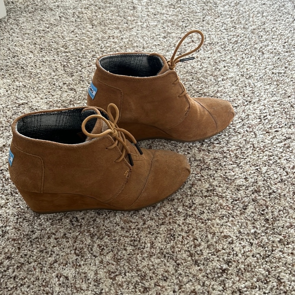 Tom’s shoes